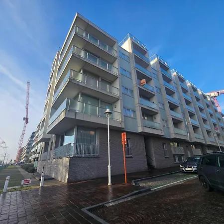 New Haven 402 Met Zijdelings Zeezicht In Nieuwpoort-bad *